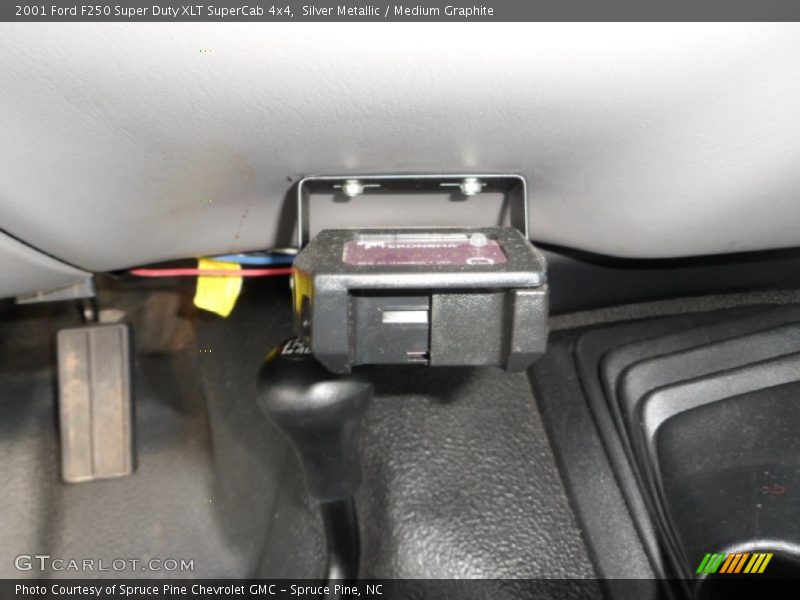 Silver Metallic / Medium Graphite 2001 Ford F250 Super Duty XLT SuperCab 4x4