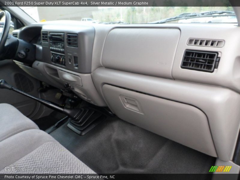 Silver Metallic / Medium Graphite 2001 Ford F250 Super Duty XLT SuperCab 4x4