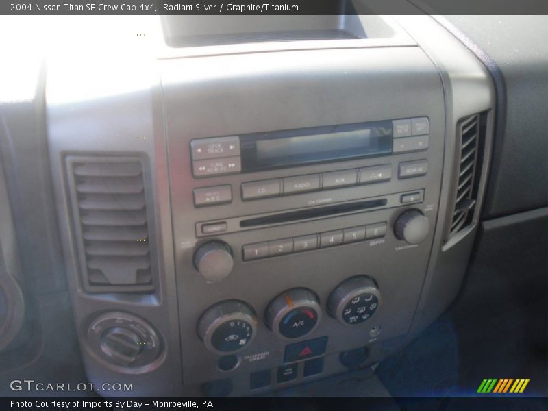 Radiant Silver / Graphite/Titanium 2004 Nissan Titan SE Crew Cab 4x4