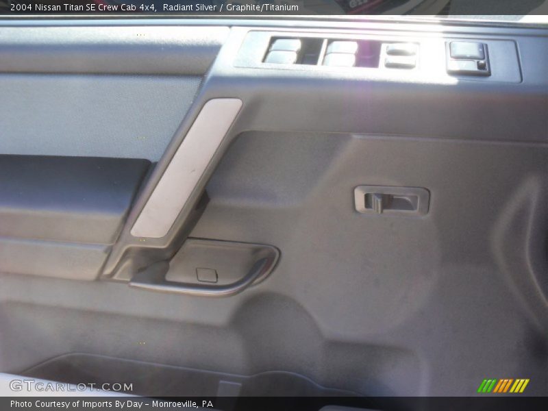 Radiant Silver / Graphite/Titanium 2004 Nissan Titan SE Crew Cab 4x4