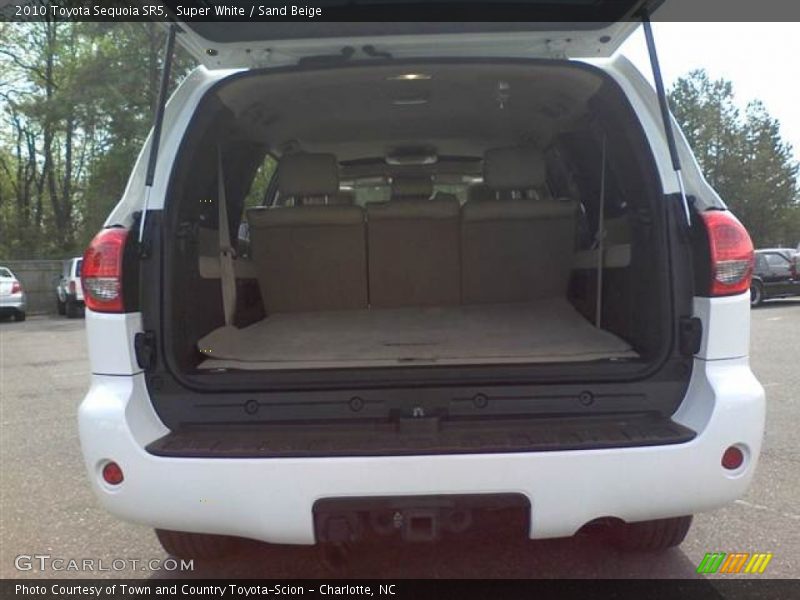 Super White / Sand Beige 2010 Toyota Sequoia SR5