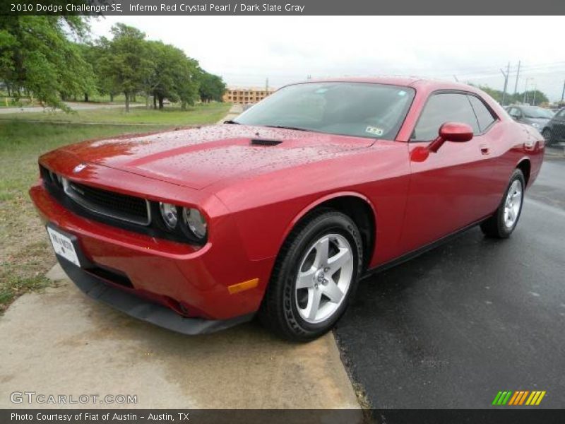 Front 3/4 View of 2010 Challenger SE