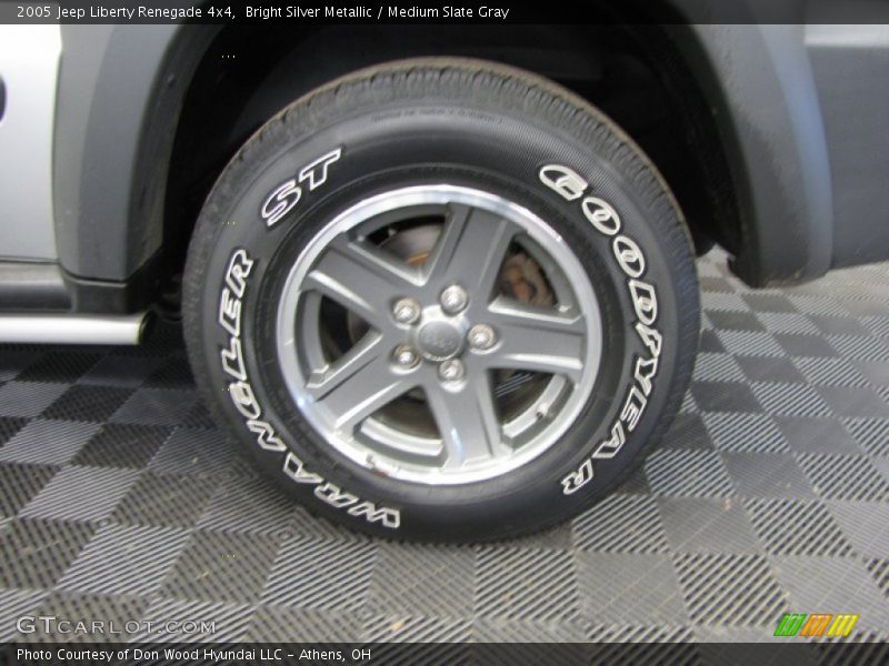 Bright Silver Metallic / Medium Slate Gray 2005 Jeep Liberty Renegade 4x4