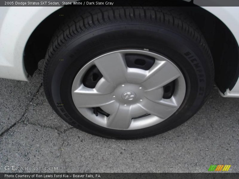 Stone White / Dark Slate Gray 2005 Dodge Stratus SXT Sedan