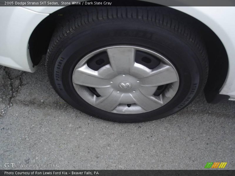 Stone White / Dark Slate Gray 2005 Dodge Stratus SXT Sedan