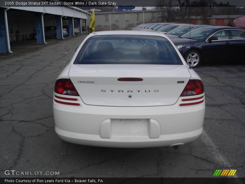 Stone White / Dark Slate Gray 2005 Dodge Stratus SXT Sedan