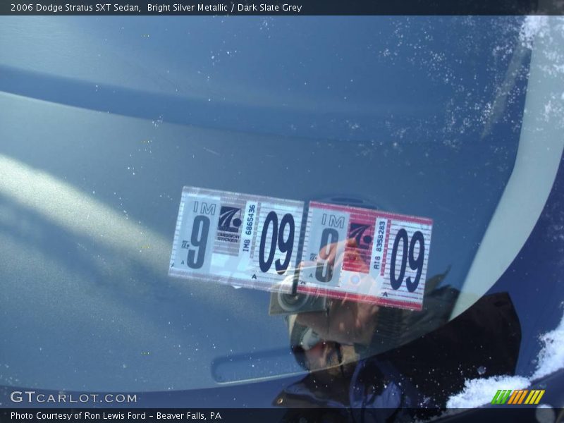 Bright Silver Metallic / Dark Slate Grey 2006 Dodge Stratus SXT Sedan