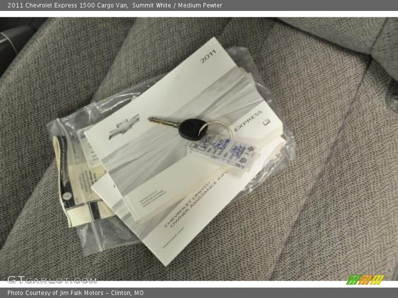 Summit White / Medium Pewter 2011 Chevrolet Express 1500 Cargo Van