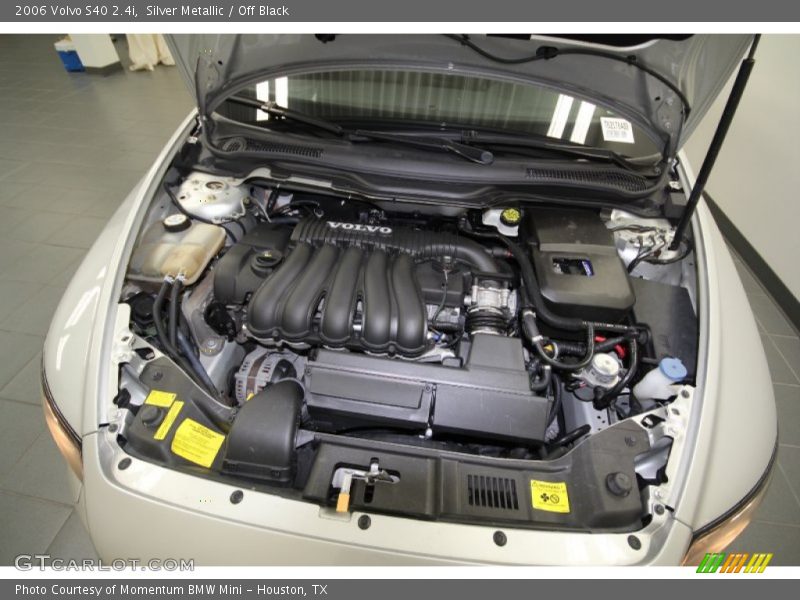Silver Metallic / Off Black 2006 Volvo S40 2.4i