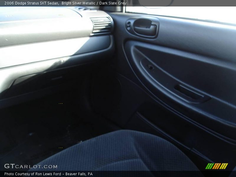 Bright Silver Metallic / Dark Slate Grey 2006 Dodge Stratus SXT Sedan