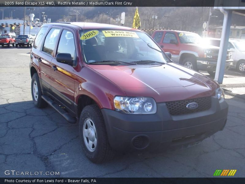 Front 3/4 View of 2005 Escape XLS 4WD
