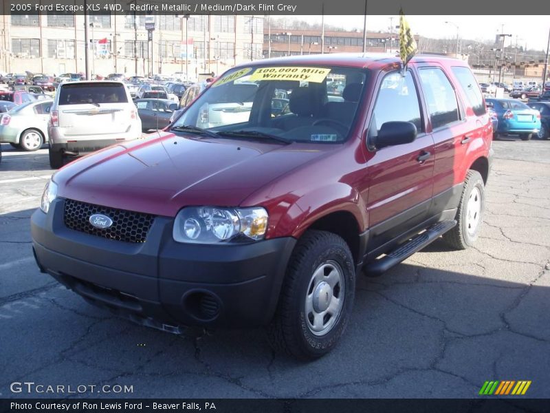 Front 3/4 View of 2005 Escape XLS 4WD