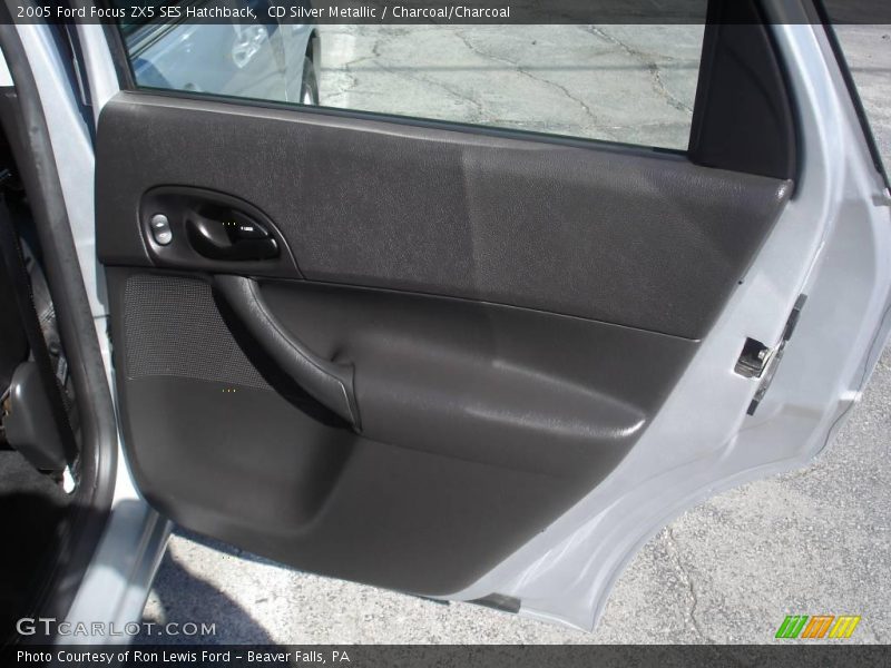 CD Silver Metallic / Charcoal/Charcoal 2005 Ford Focus ZX5 SES Hatchback
