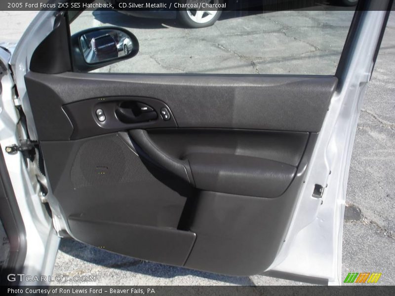 CD Silver Metallic / Charcoal/Charcoal 2005 Ford Focus ZX5 SES Hatchback