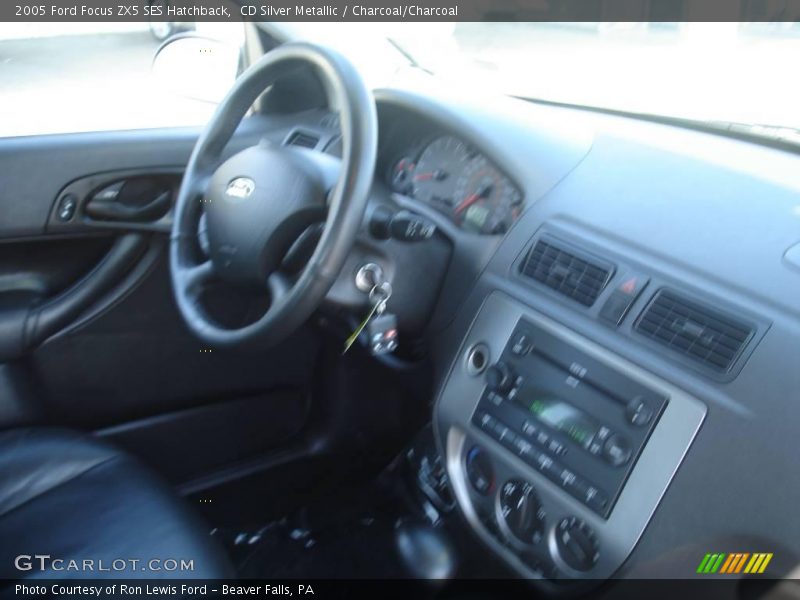 CD Silver Metallic / Charcoal/Charcoal 2005 Ford Focus ZX5 SES Hatchback