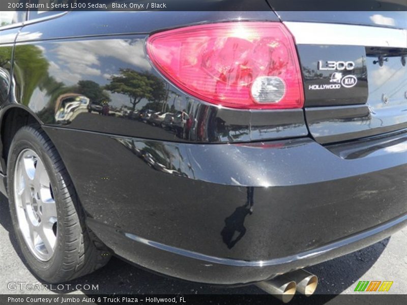 Black Onyx / Black 2005 Saturn L Series L300 Sedan