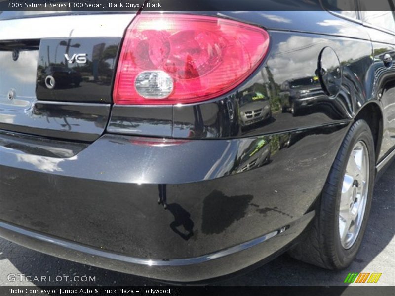 Black Onyx / Black 2005 Saturn L Series L300 Sedan