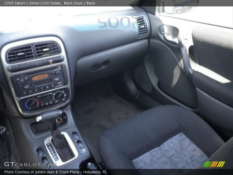 Black Onyx / Black 2005 Saturn L Series L300 Sedan