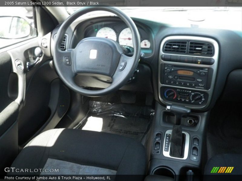Black Onyx / Black 2005 Saturn L Series L300 Sedan