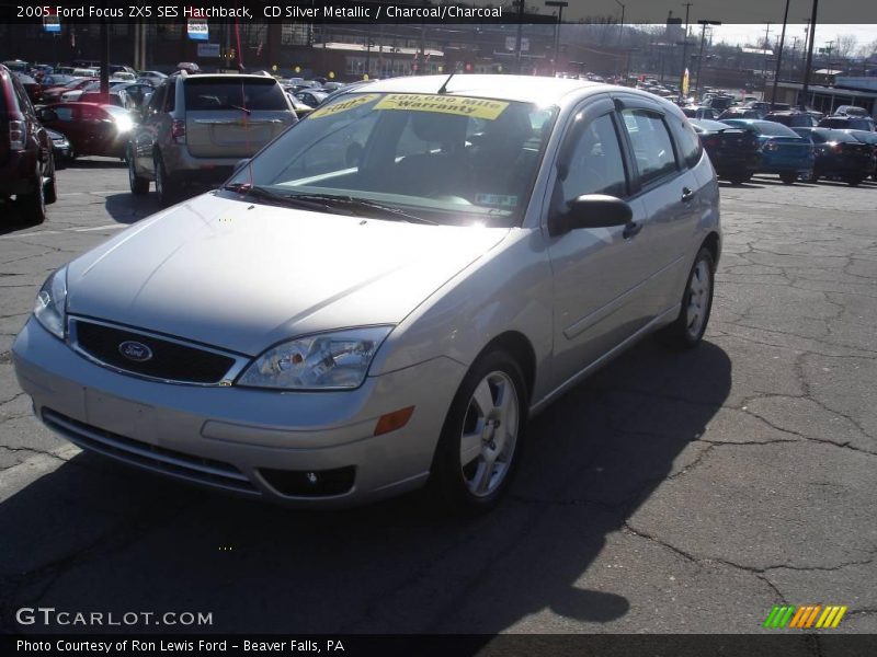 CD Silver Metallic / Charcoal/Charcoal 2005 Ford Focus ZX5 SES Hatchback