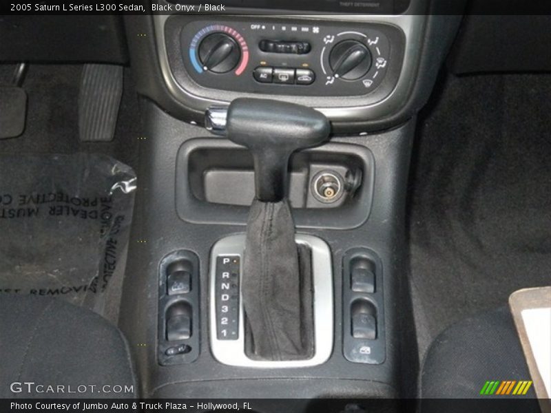 Black Onyx / Black 2005 Saturn L Series L300 Sedan