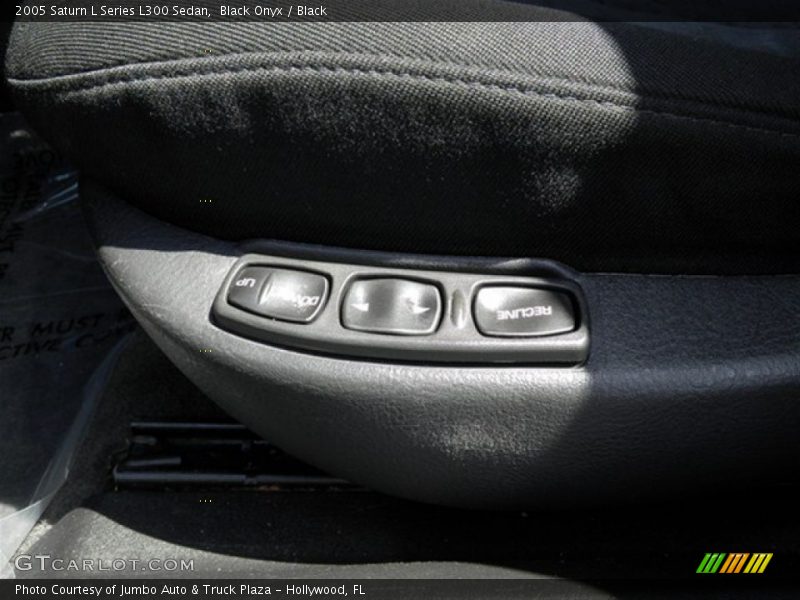 Black Onyx / Black 2005 Saturn L Series L300 Sedan