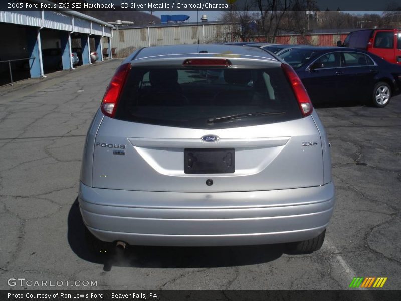 CD Silver Metallic / Charcoal/Charcoal 2005 Ford Focus ZX5 SES Hatchback