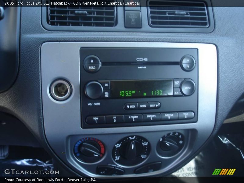 CD Silver Metallic / Charcoal/Charcoal 2005 Ford Focus ZX5 SES Hatchback