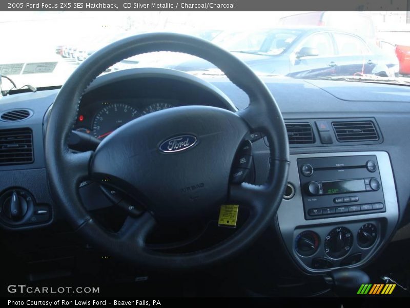 CD Silver Metallic / Charcoal/Charcoal 2005 Ford Focus ZX5 SES Hatchback