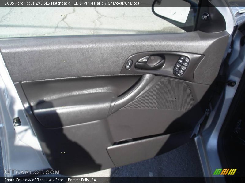 CD Silver Metallic / Charcoal/Charcoal 2005 Ford Focus ZX5 SES Hatchback