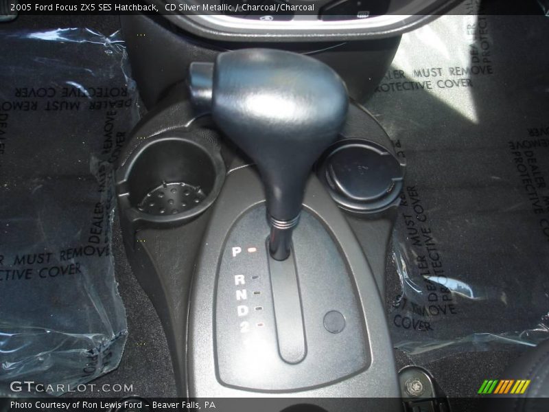 CD Silver Metallic / Charcoal/Charcoal 2005 Ford Focus ZX5 SES Hatchback