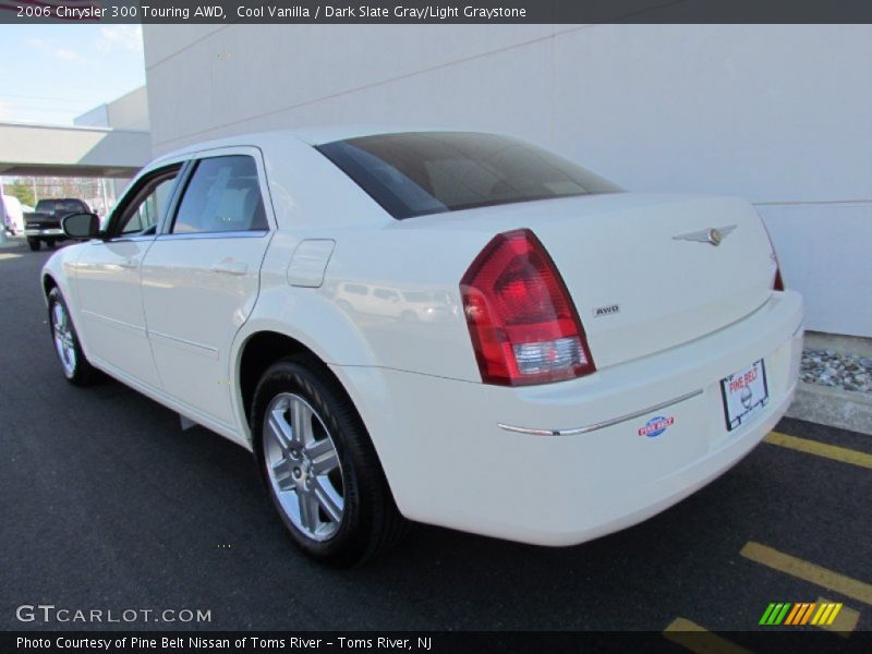 Cool Vanilla / Dark Slate Gray/Light Graystone 2006 Chrysler 300 Touring AWD
