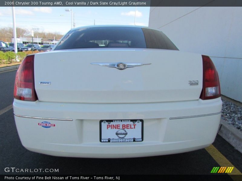 Cool Vanilla / Dark Slate Gray/Light Graystone 2006 Chrysler 300 Touring AWD