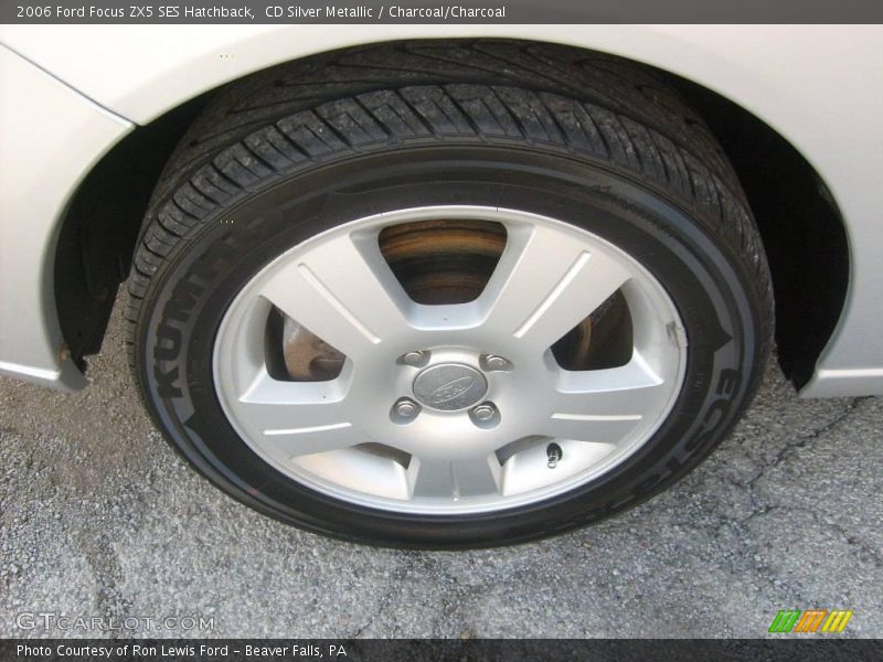 CD Silver Metallic / Charcoal/Charcoal 2006 Ford Focus ZX5 SES Hatchback