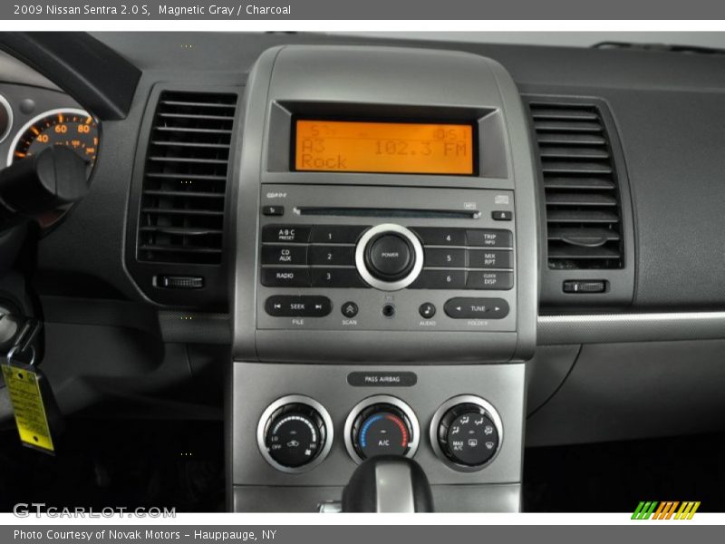 Magnetic Gray / Charcoal 2009 Nissan Sentra 2.0 S