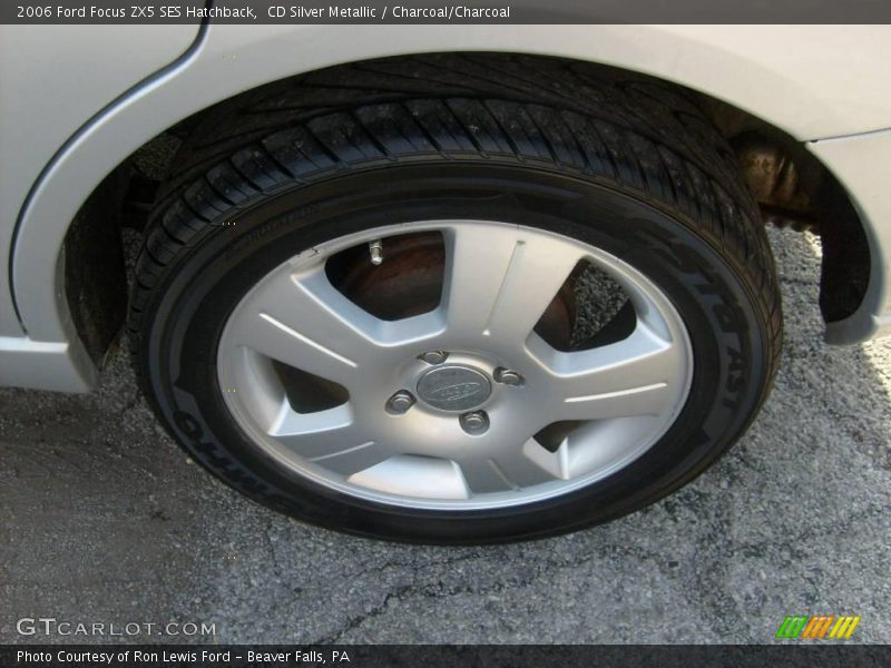 CD Silver Metallic / Charcoal/Charcoal 2006 Ford Focus ZX5 SES Hatchback