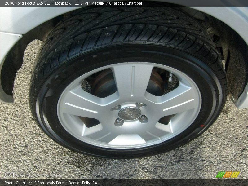 CD Silver Metallic / Charcoal/Charcoal 2006 Ford Focus ZX5 SES Hatchback
