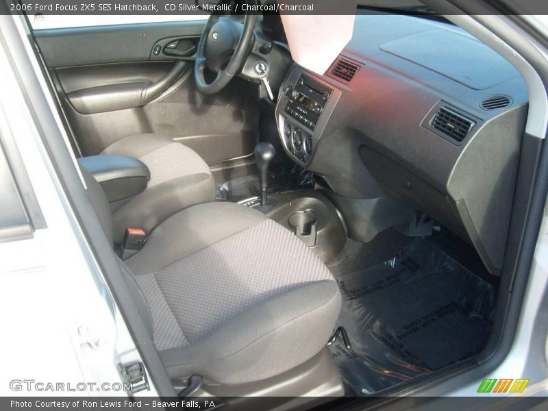 CD Silver Metallic / Charcoal/Charcoal 2006 Ford Focus ZX5 SES Hatchback