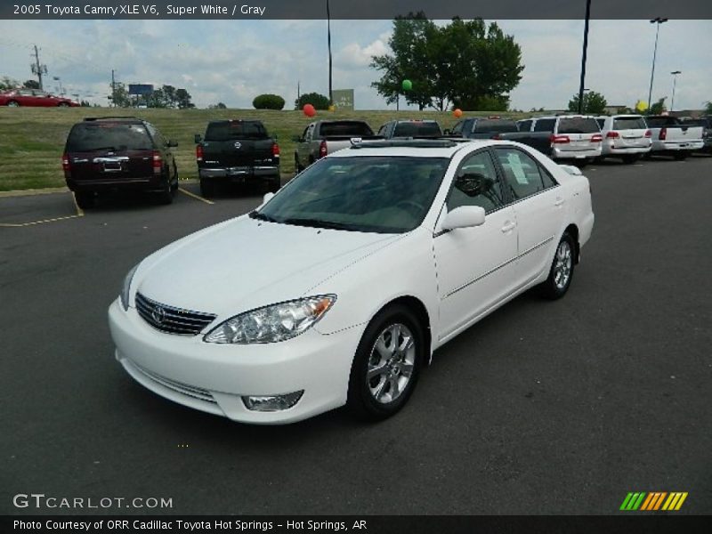 Super White / Gray 2005 Toyota Camry XLE V6