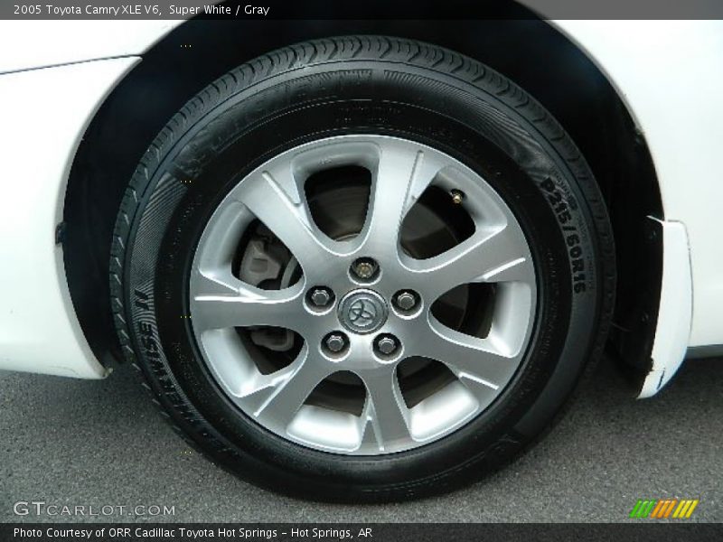 Super White / Gray 2005 Toyota Camry XLE V6