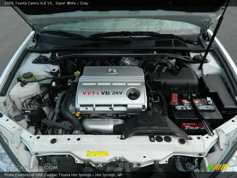 Super White / Gray 2005 Toyota Camry XLE V6