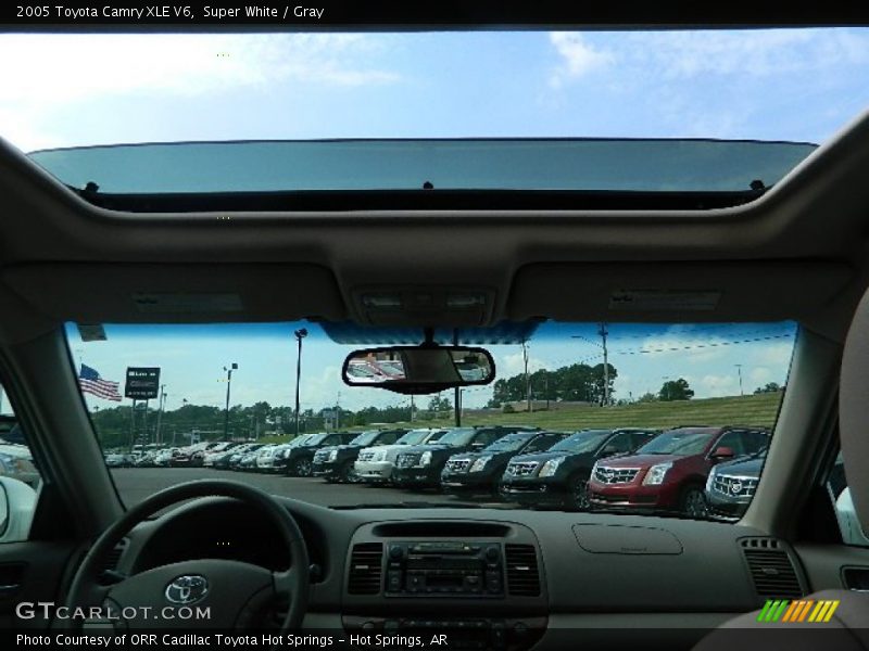 Super White / Gray 2005 Toyota Camry XLE V6