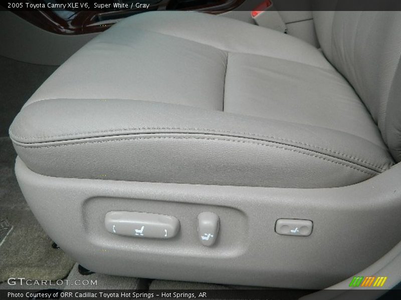 Super White / Gray 2005 Toyota Camry XLE V6