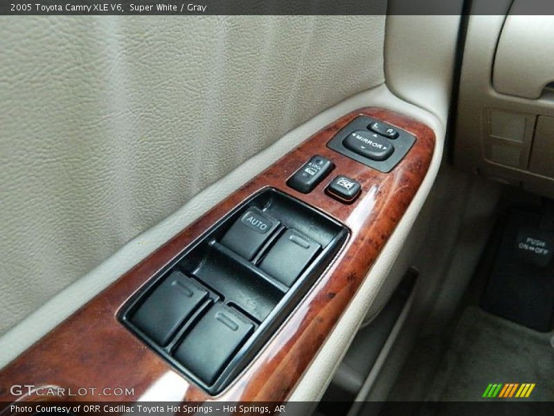 Super White / Gray 2005 Toyota Camry XLE V6