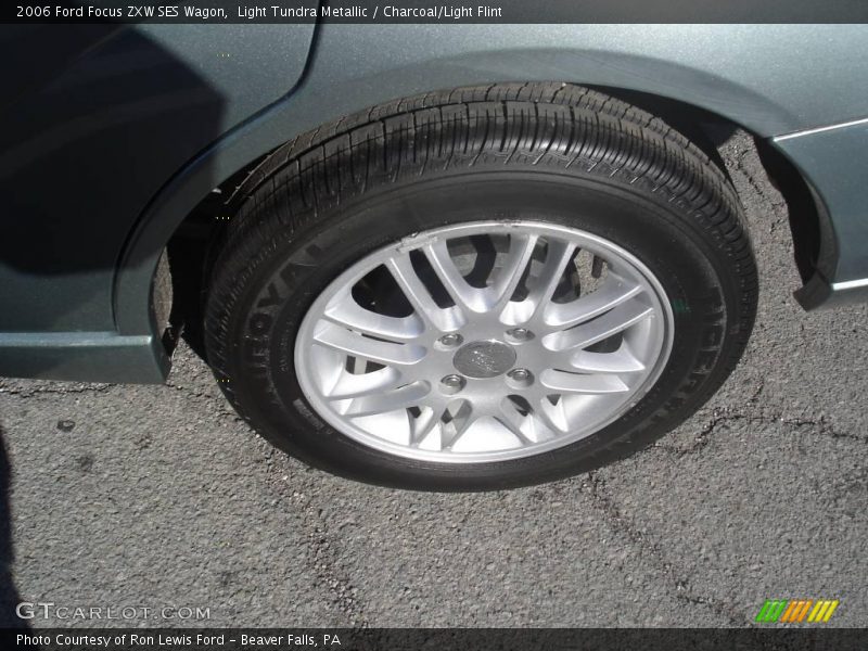Light Tundra Metallic / Charcoal/Light Flint 2006 Ford Focus ZXW SES Wagon