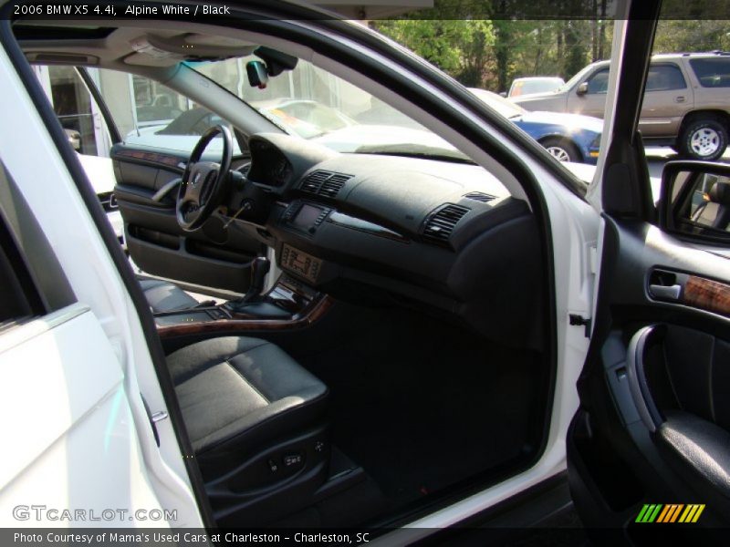 Alpine White / Black 2006 BMW X5 4.4i