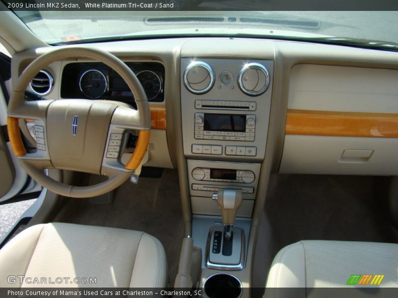 Dashboard of 2009 MKZ Sedan
