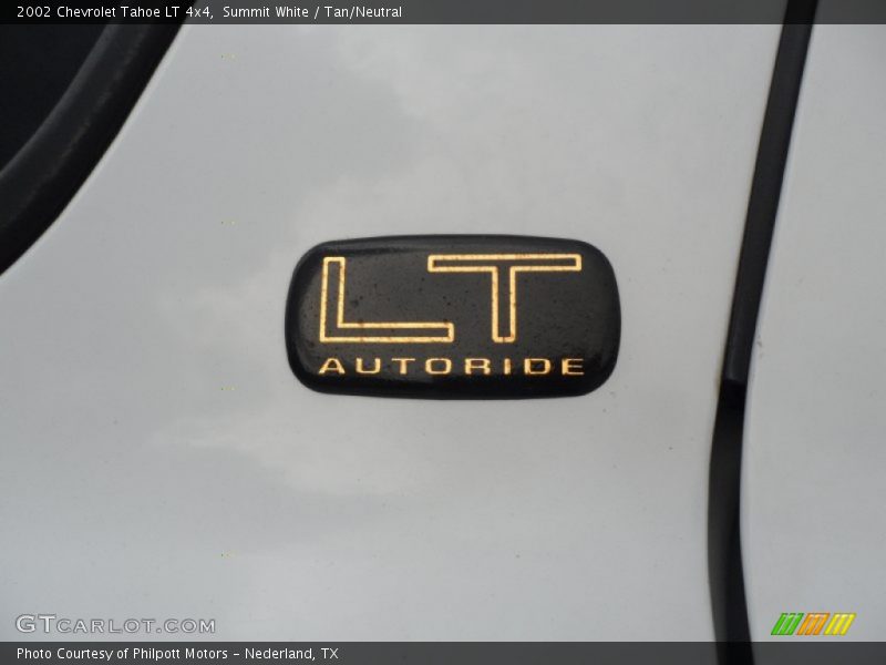 Summit White / Tan/Neutral 2002 Chevrolet Tahoe LT 4x4