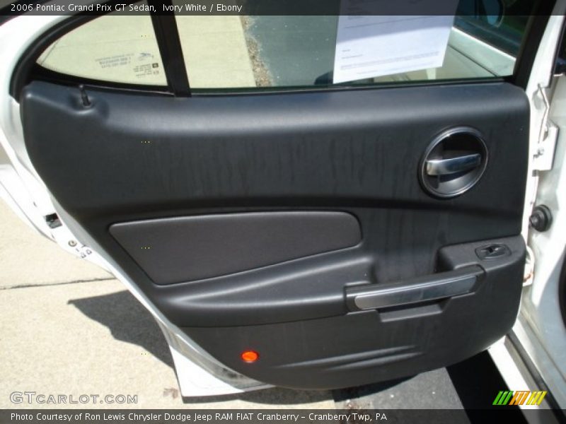 Ivory White / Ebony 2006 Pontiac Grand Prix GT Sedan