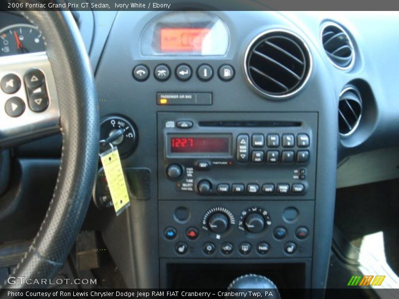 Ivory White / Ebony 2006 Pontiac Grand Prix GT Sedan